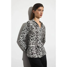 Monica Gris - Animal Print Buttoned Top