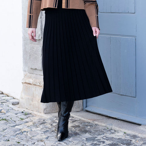 7123 - Pleated Skirt