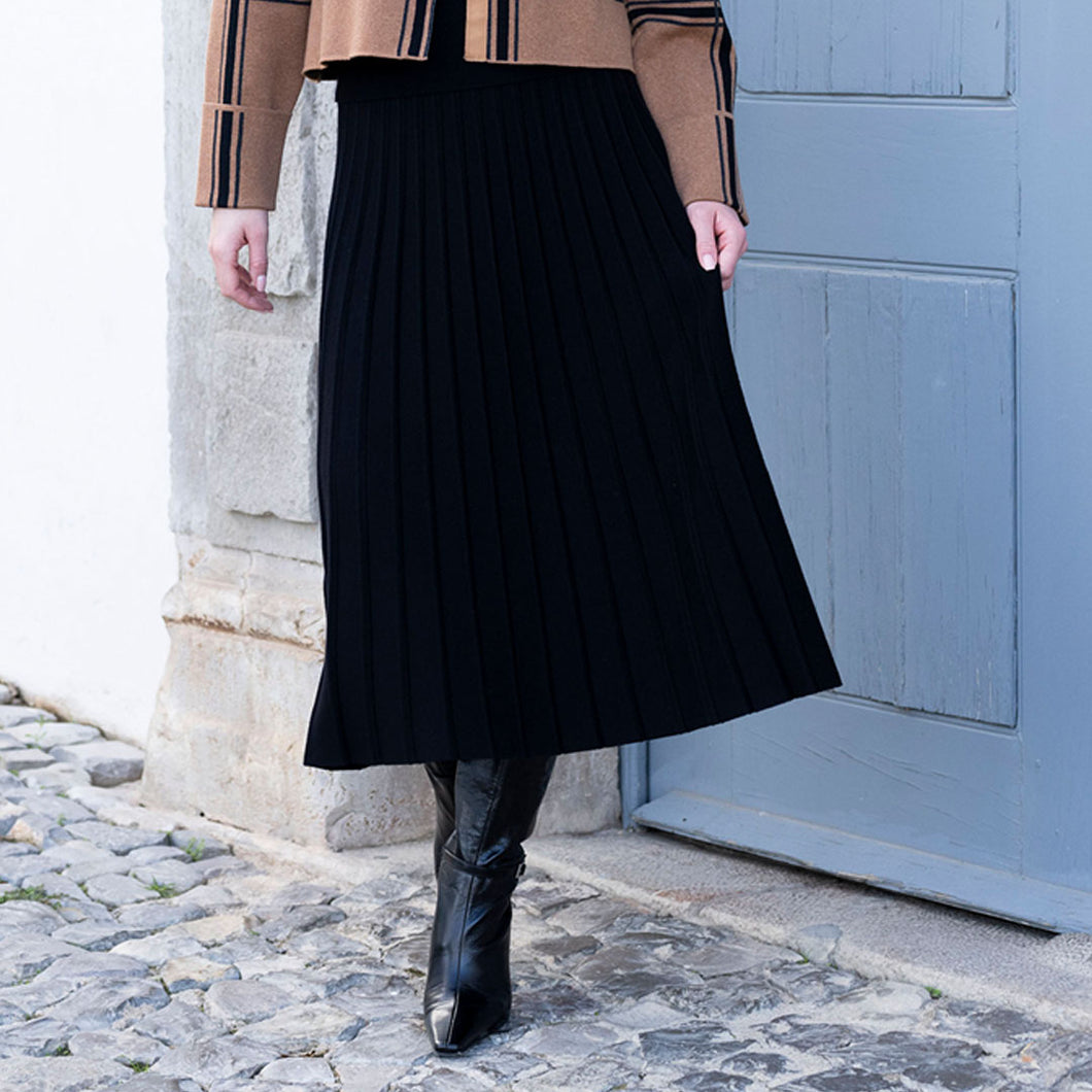 7123 - Pleated Skirt