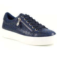 DLB009 - ‘Charm’ Trainer