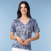 A47115 - V-Neck Reptile Print Top