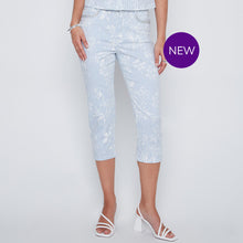 2612000 - Stripe Print Stud Pocket Capris - Pennita