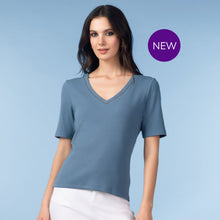 A47028 - Ribbed V-Neck Sparkle Trim Top - Pennita