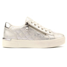 DLB052 - Xenon Silver Trainer - Pennita