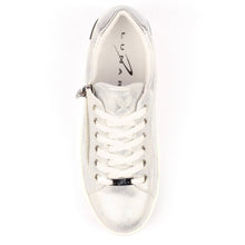 DLB052 - Xenon Silver Trainer - Pennita