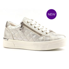 DLB052 - Xenon Silver Trainer - Pennita