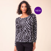 A48370 - Animal Print Top