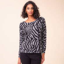 A48370 - Animal Print Top