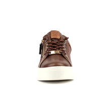 DLB210 - Gaby Metallic Platform Trainer