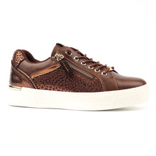 DLB210 - Gaby Metallic Platform Trainer